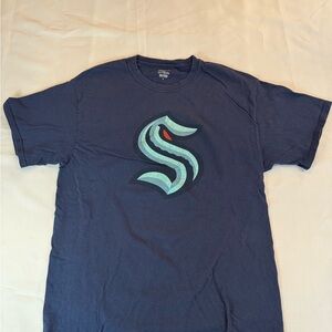 Seattle Kraken t-shirt. Size L